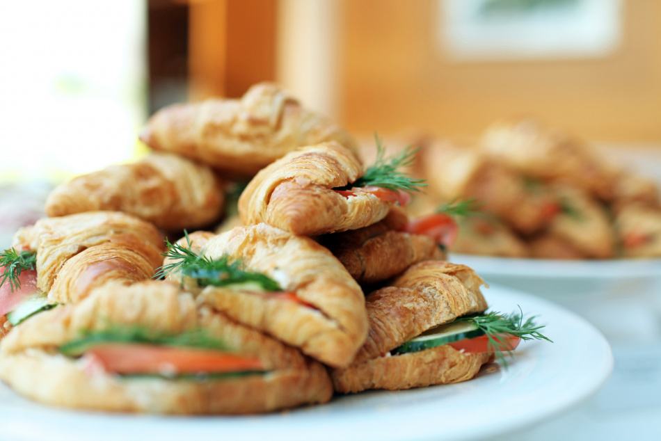 Рост оборотов ресторанов Петербурга связан с подорожанием блюд